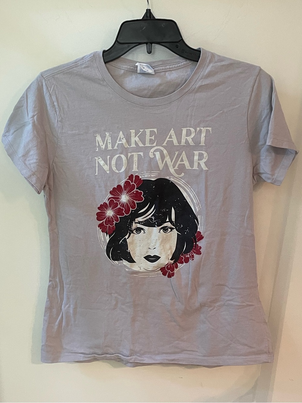 NWOT | “Make Art Not War” Casual Artsy Novelty Printed T-Shirt